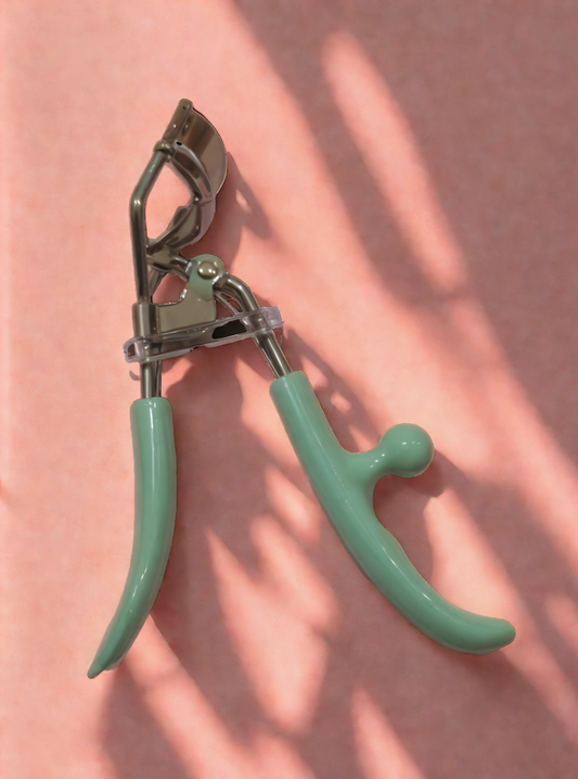 Kawaii eyelash curler pink beauty tool for flawless lashes in India